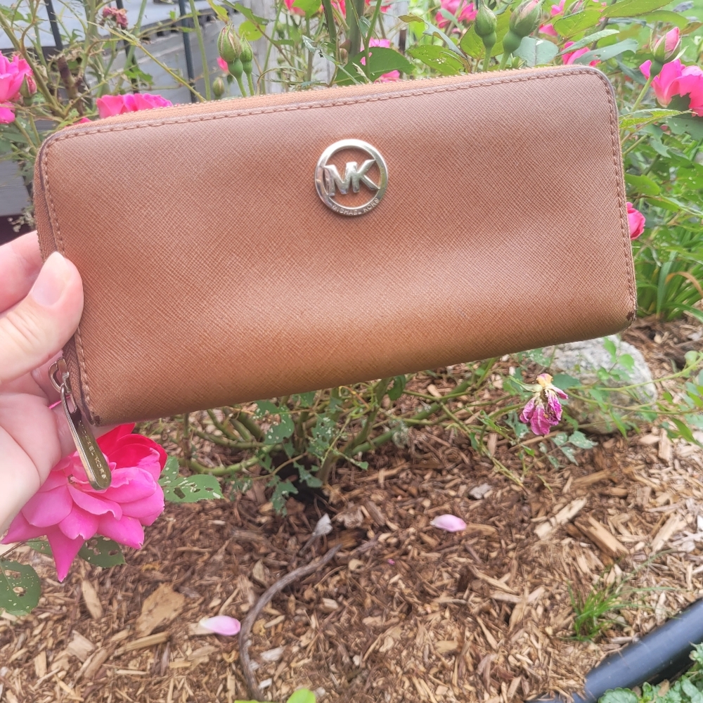 Michael Kors Continental Zip All Around Wallet